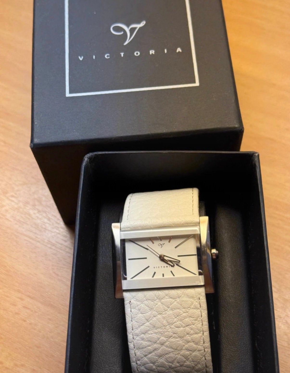 Horloge Victoria, Handtassen en Accessoires, Horloges | Dames, Ophalen, Zo goed als nieuw