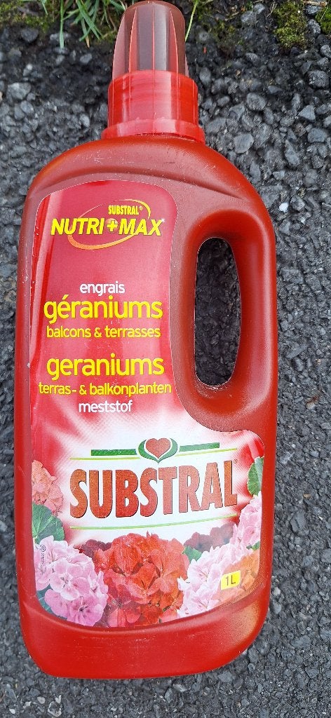 Substral Nutri+Max meststof gerariums terras en balkon 1L, Ophalen