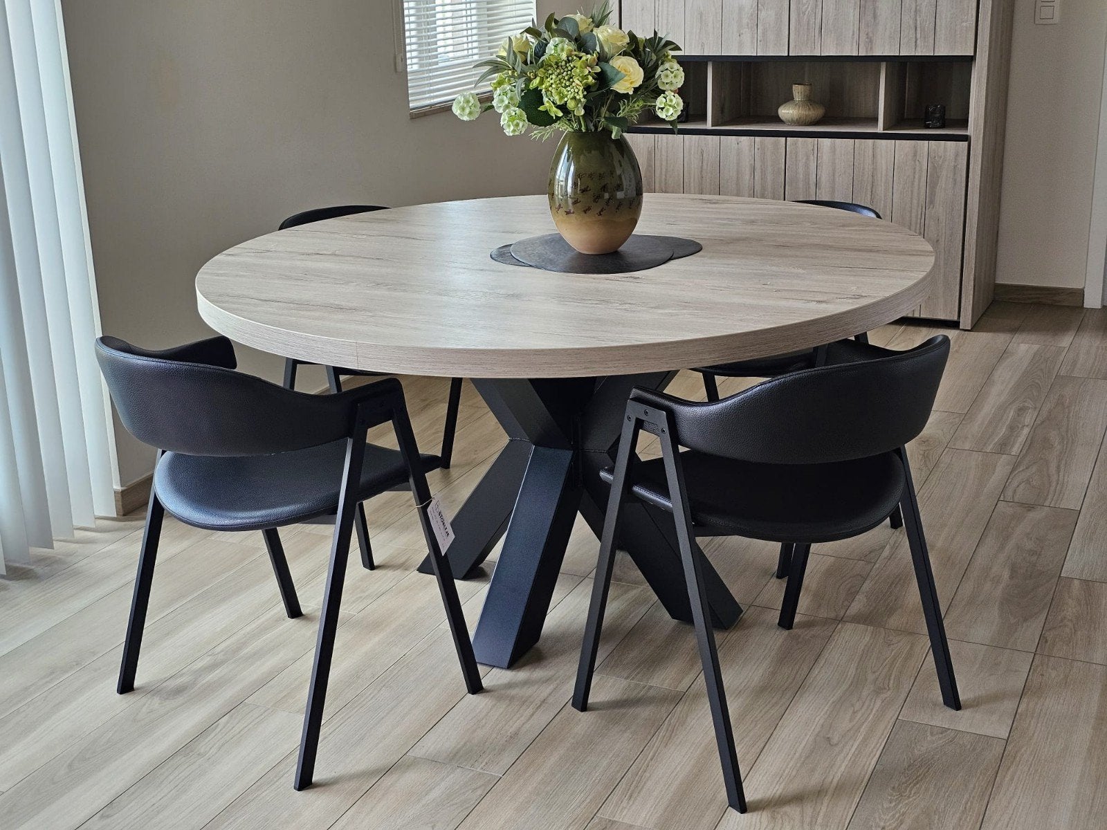4 nieuwe lederen design stoelen, Ophalen, Zwart, Zo goed als nieuw, Vier