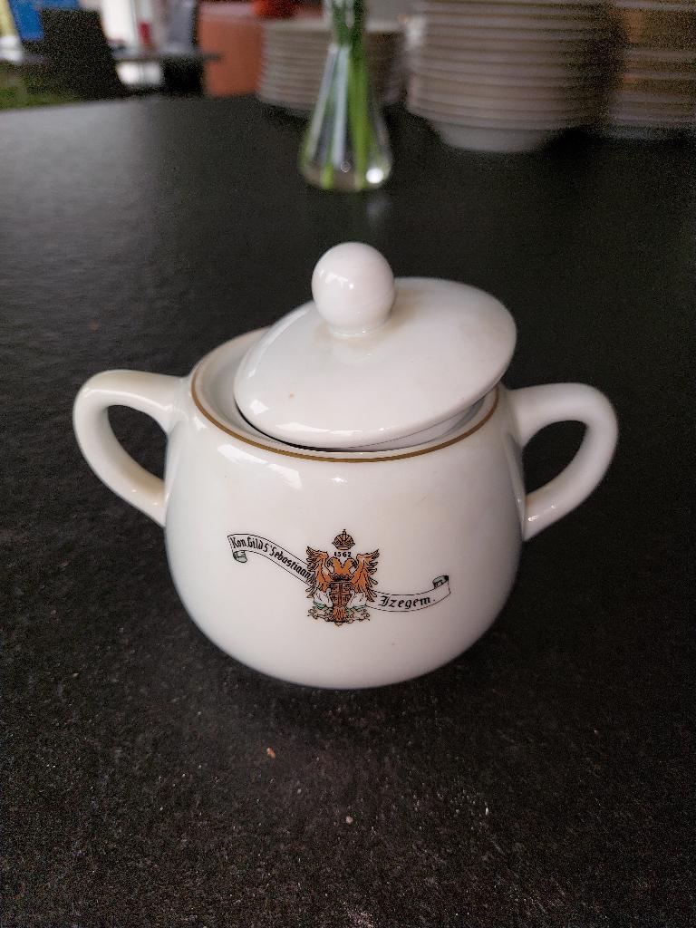 suikerpot met wapenschild, Ophalen