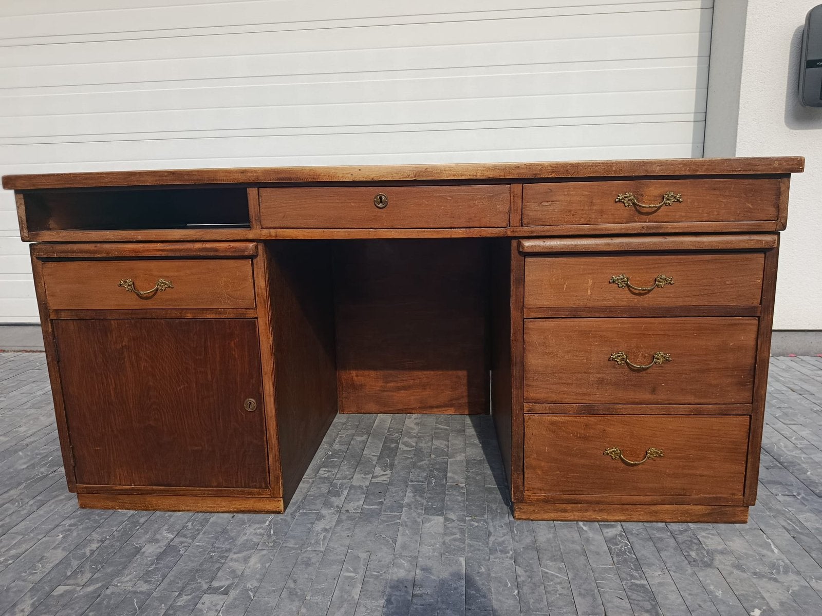 massief houten bureau: gratis!, Huis en Inrichting, Bureaus, Ophalen, Opbergruimte, Hout