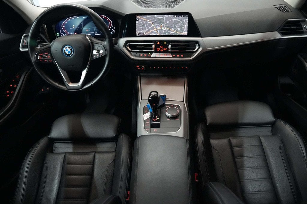 BMW 330 eA PHEV Plug in Hybride Benzine Garantie Touring E, Autos, BMW, Cuir, Achat, Euro 6, Carnet d'entretien