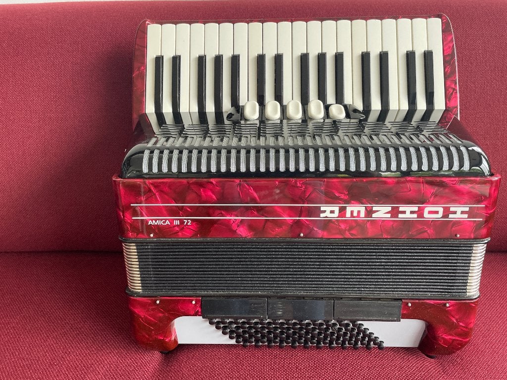 Z.g.a.n. Hohner Amica accordeon . 72 bas ., Musique & Instruments, Accordéons, Enlèvement ou Envoi, Comme neuf, Avec bretelles