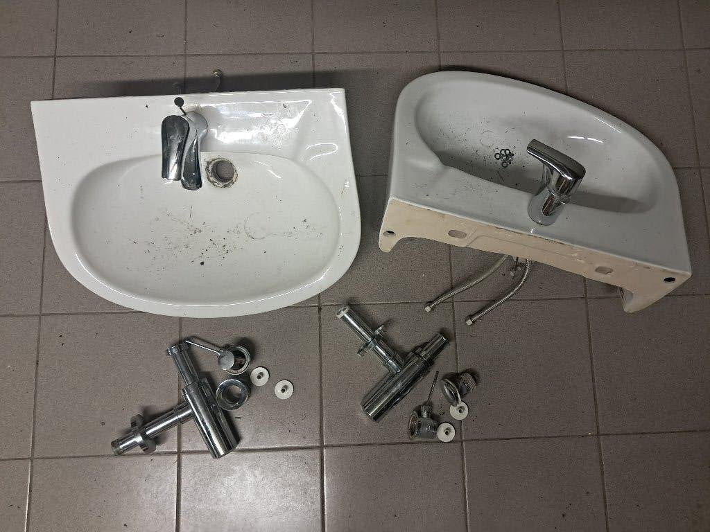 2 wastafels met kranen, Ophalen, Gebruikt, Wastafel