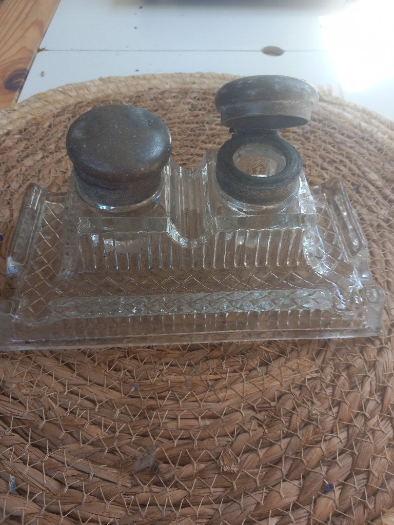 Double encrier ancien en verre avec couvercles métalliques, Enlèvement
