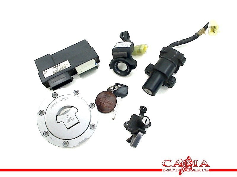 ENSEMBLE DE VERROU ET CYLINDRE DE PORTES Honda CB1300, Dhr. S. di Majo, Utilisé, Info@cama-motorparts.nl, P.J. Troelstraweg 8 8
3144 CX  MAASSLUIS, NL