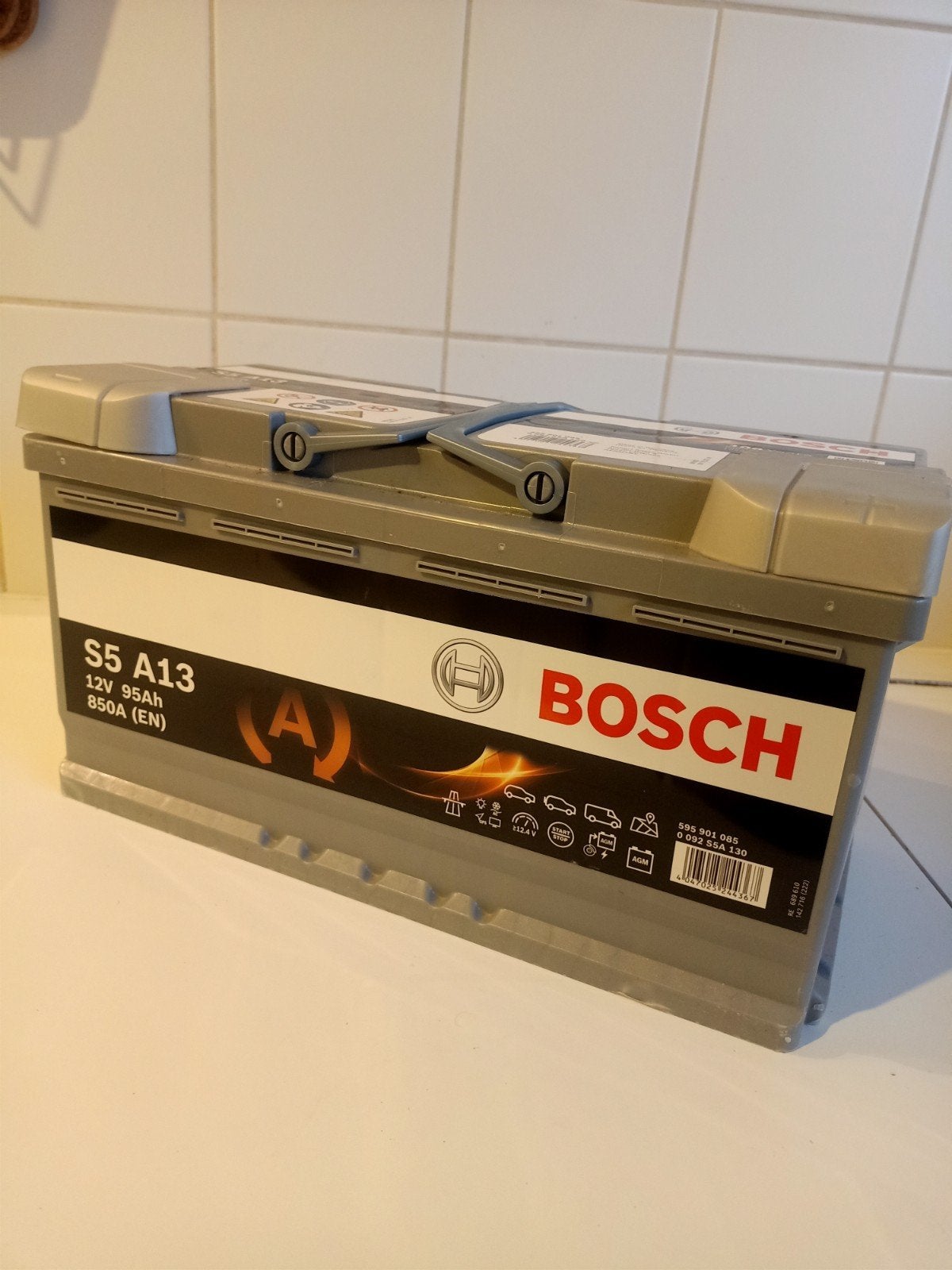Batterie de voiture Bosch S5 A13 95 Ah
- AGM Start Stop* Nou, Autos : Pièces & Accessoires, Enlèvement, Neuf