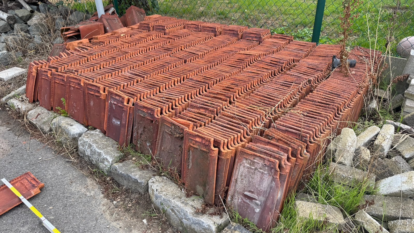 +- 650 dakpannen | 0,2€/stuk, Doe-het-zelf en Bouw, Ophalen, Gebruikt, Steen of Klei, Dakpannen