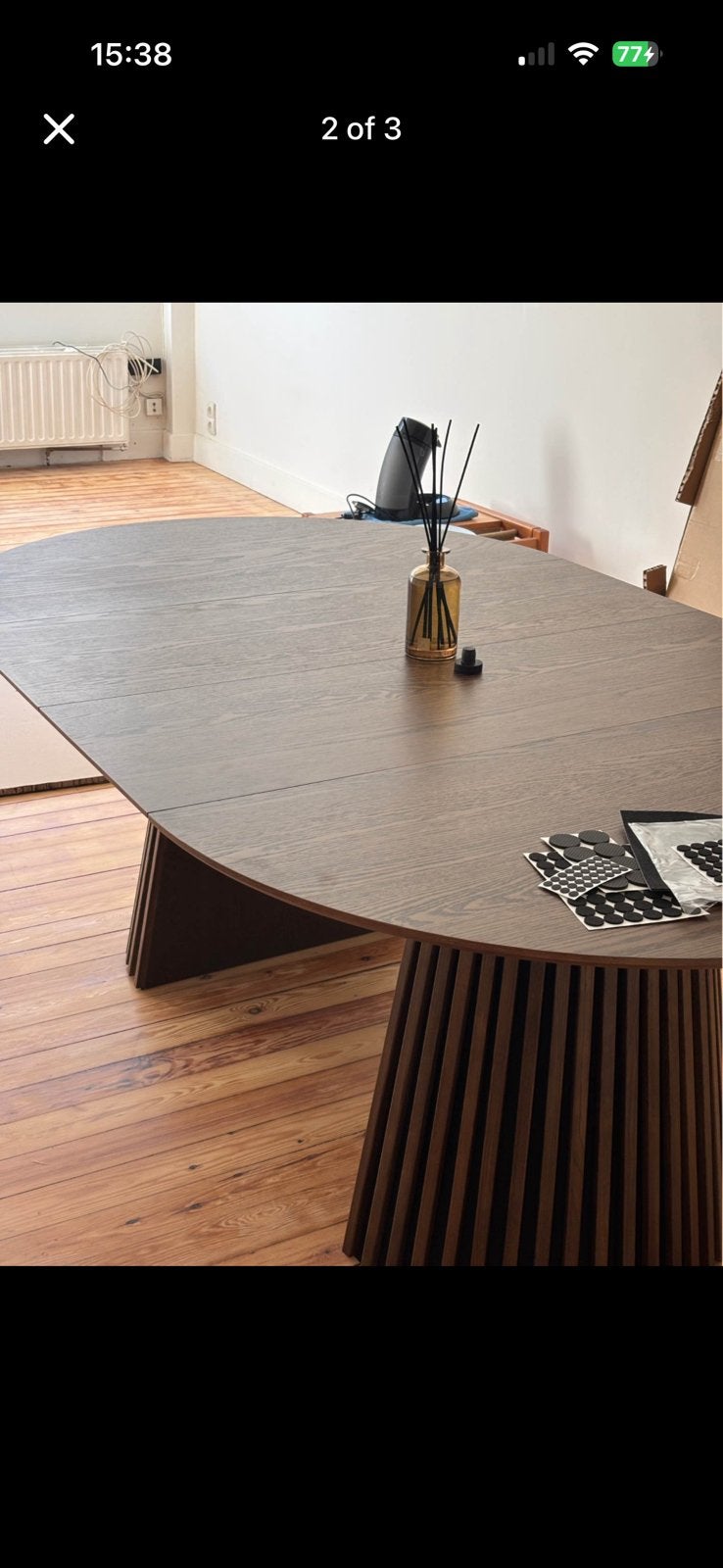 Ronde Lamellen Eettafel In Gerookt Eikenfineer Met Uittrekfu, Huis en Inrichting, Ophalen, Nieuw, Vijf personen of meer, Overige vormen