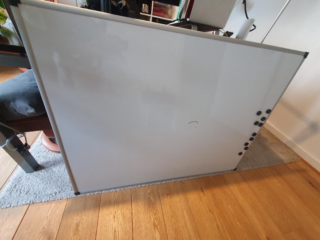 Tableau blanc de 1m20 sur 90 cm en très bon état, Enlèvement, Comme neuf, Tableau magnétique