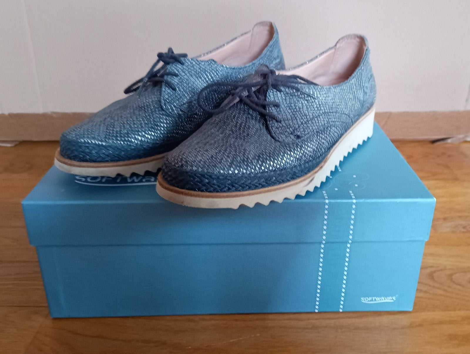 schoenen Softwaves, Kleding | Dames, Schoenen, Blauw, Nieuw, Ophalen of Verzenden, Sneakers