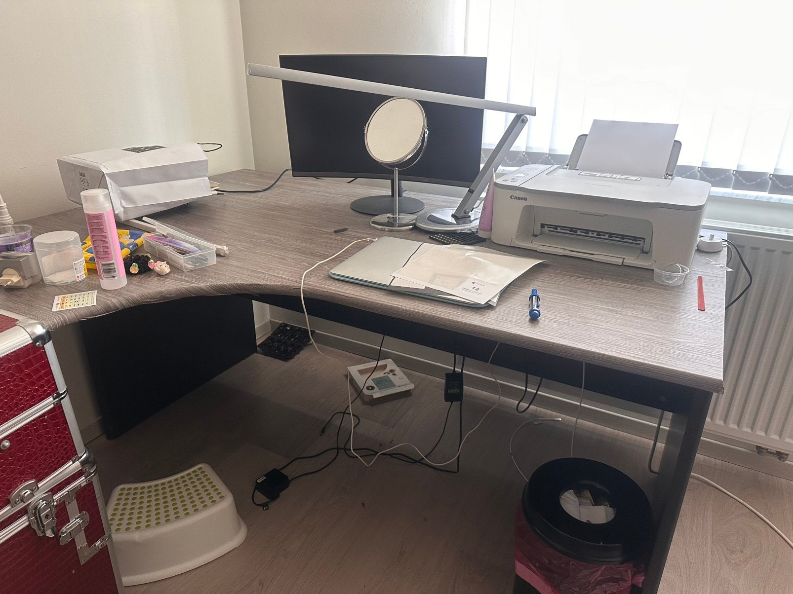 Bureau Gratis!!! Moet dringend weg, Huis en Inrichting, Bureaus, Ophalen, Zo goed als nieuw