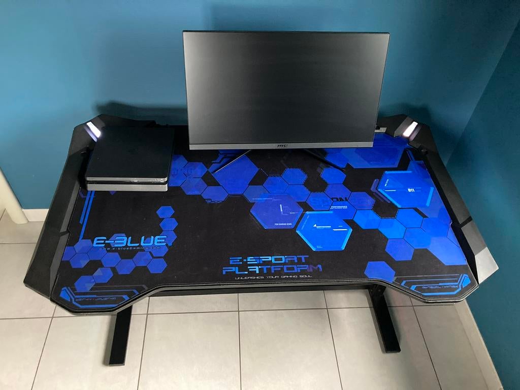 E-BLUE Retro gamingbureau, Games en Spelcomputers, Spelcomputers | Overige Accessoires, Gebruikt, Ophalen