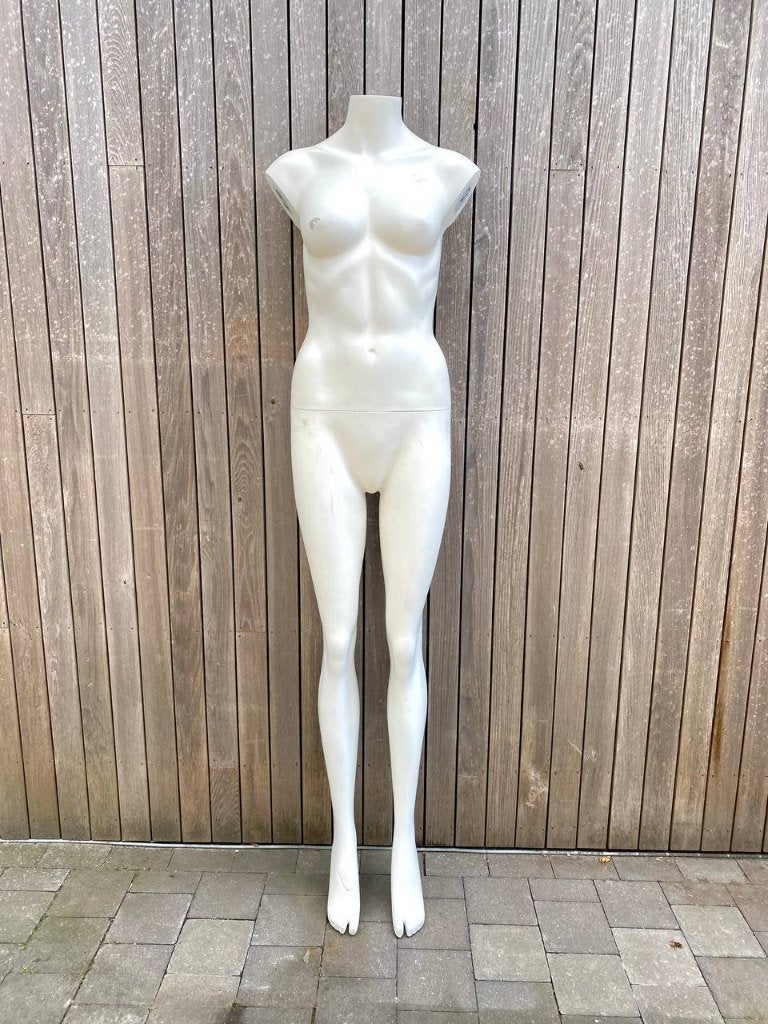 Mannequin blanc— mannequin pour la présentation de vêtements, Enlèvement