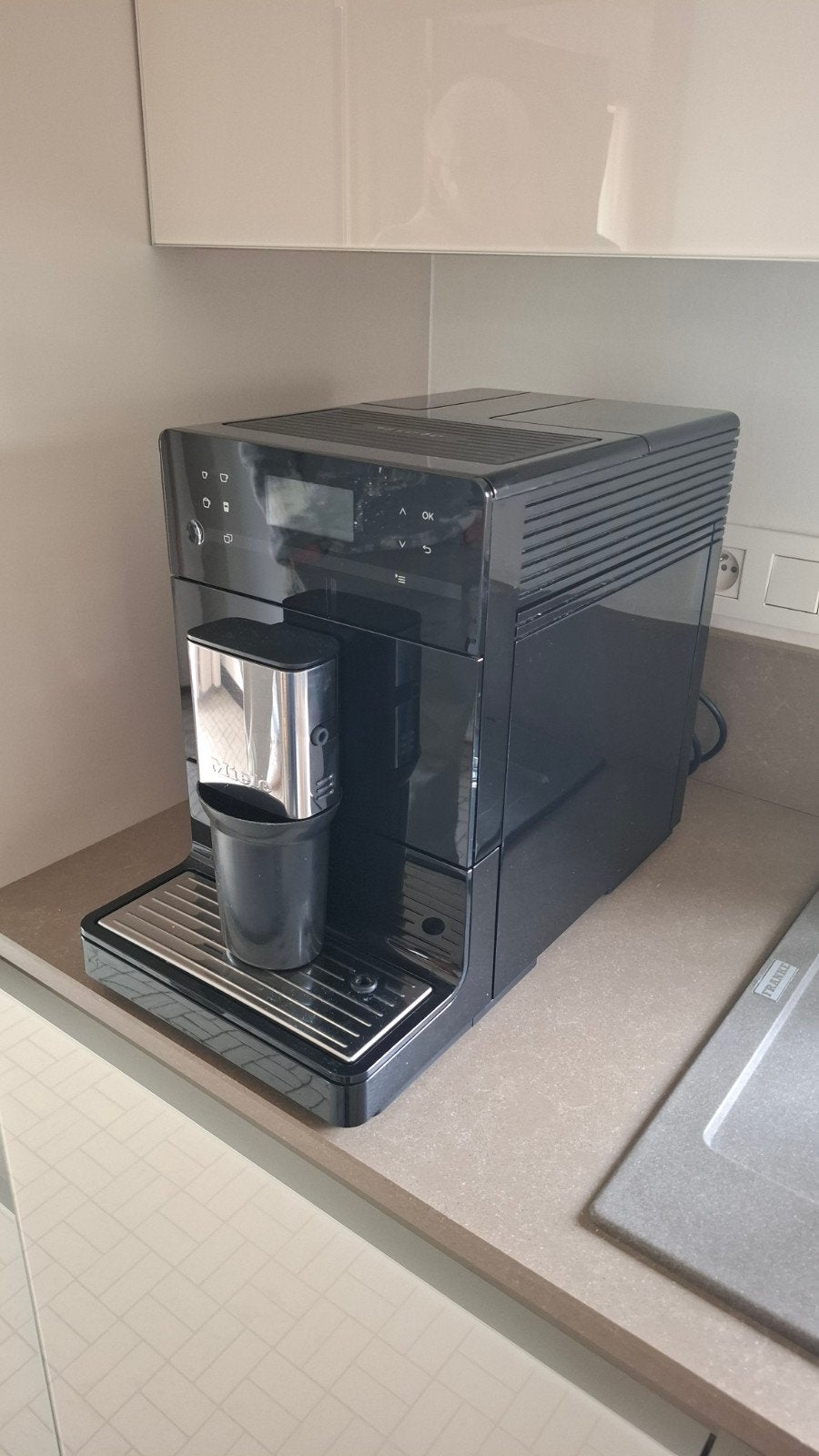 Koffiemachine Miele CM5310, Elektronische apparatuur, Ophalen, Afneembaar waterreservoir, Koffiemachine, Koffiebonen