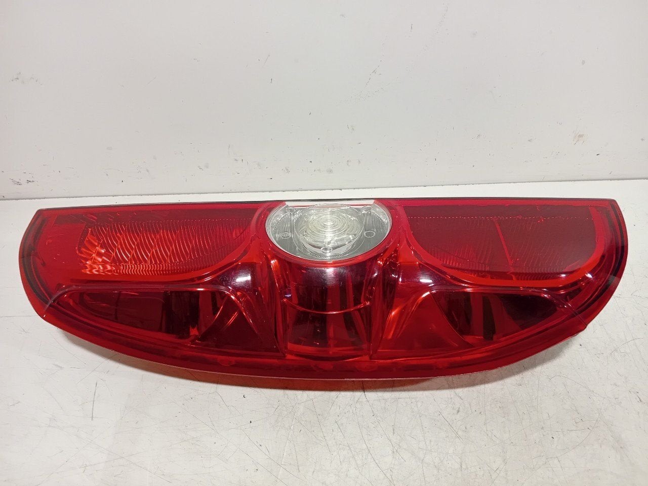 Achterlicht links buiten Opel Combo, Onderdelen@venauto.nl, Van der Ven Autorecycling B.V., Gebruikt, Ettenseweg 76, 4706 PB Roosendaal, The Netherlands