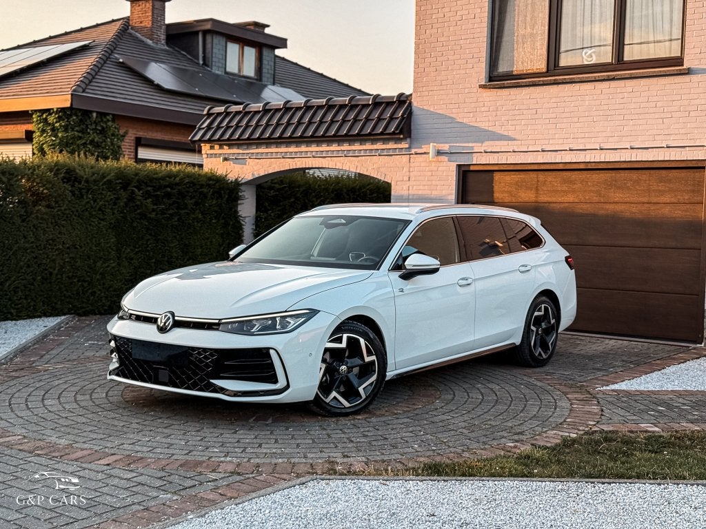 Volkswagen Passat Variant R-Line/Alcantara/Matrix-LED/Massag, Autos, Achat, Entreprise, Noir, Automatique