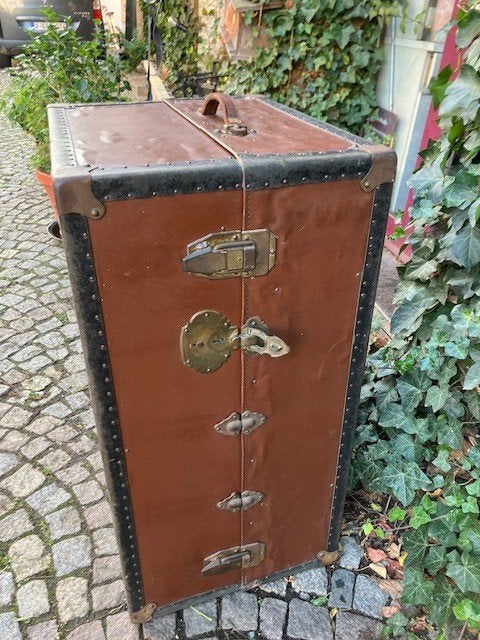 MALLE ANCIENNE. ANNÉES 40. ÉTAT ROBUSTE., Enlèvement