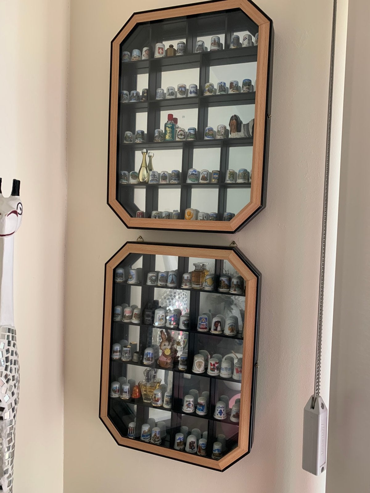 2 vitrines avec decorations, Avec porte(s), Moins de 25 cm, Moins de 100 cm, Comme neuf