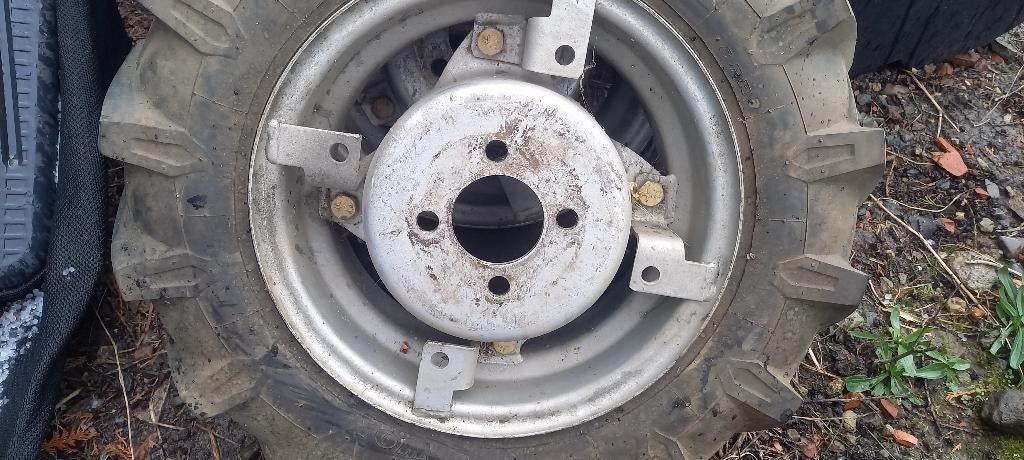 2 Roues tracteur 6.50/80-12, Articles professionnels, Agriculture | Pièces | Pneus, Jantes & Essieux, Enlèvement