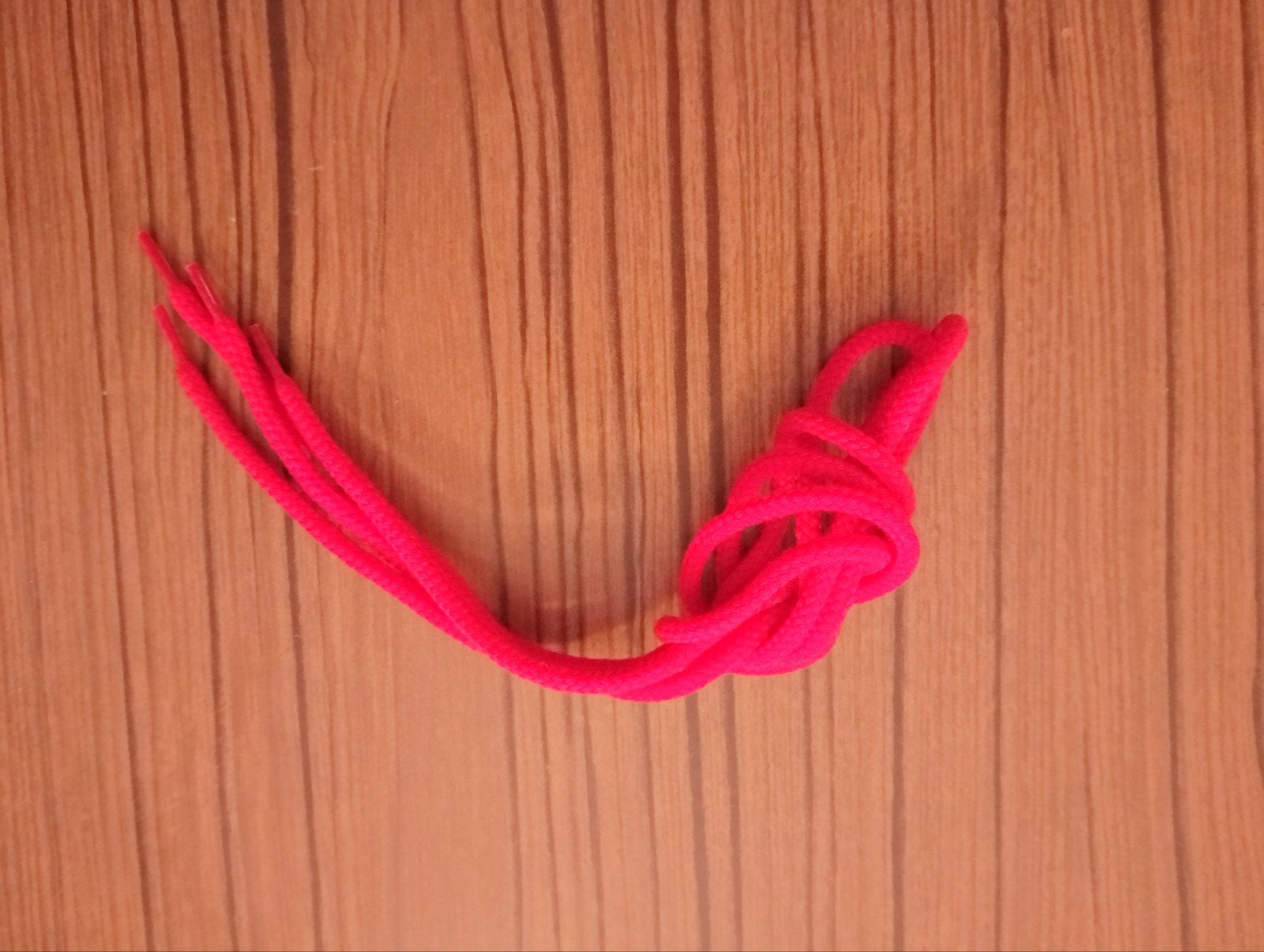 lacets rouge rond neuf, Enfants & Bébés, Accessoires de mode pour enfants, Enlèvement, Rouge