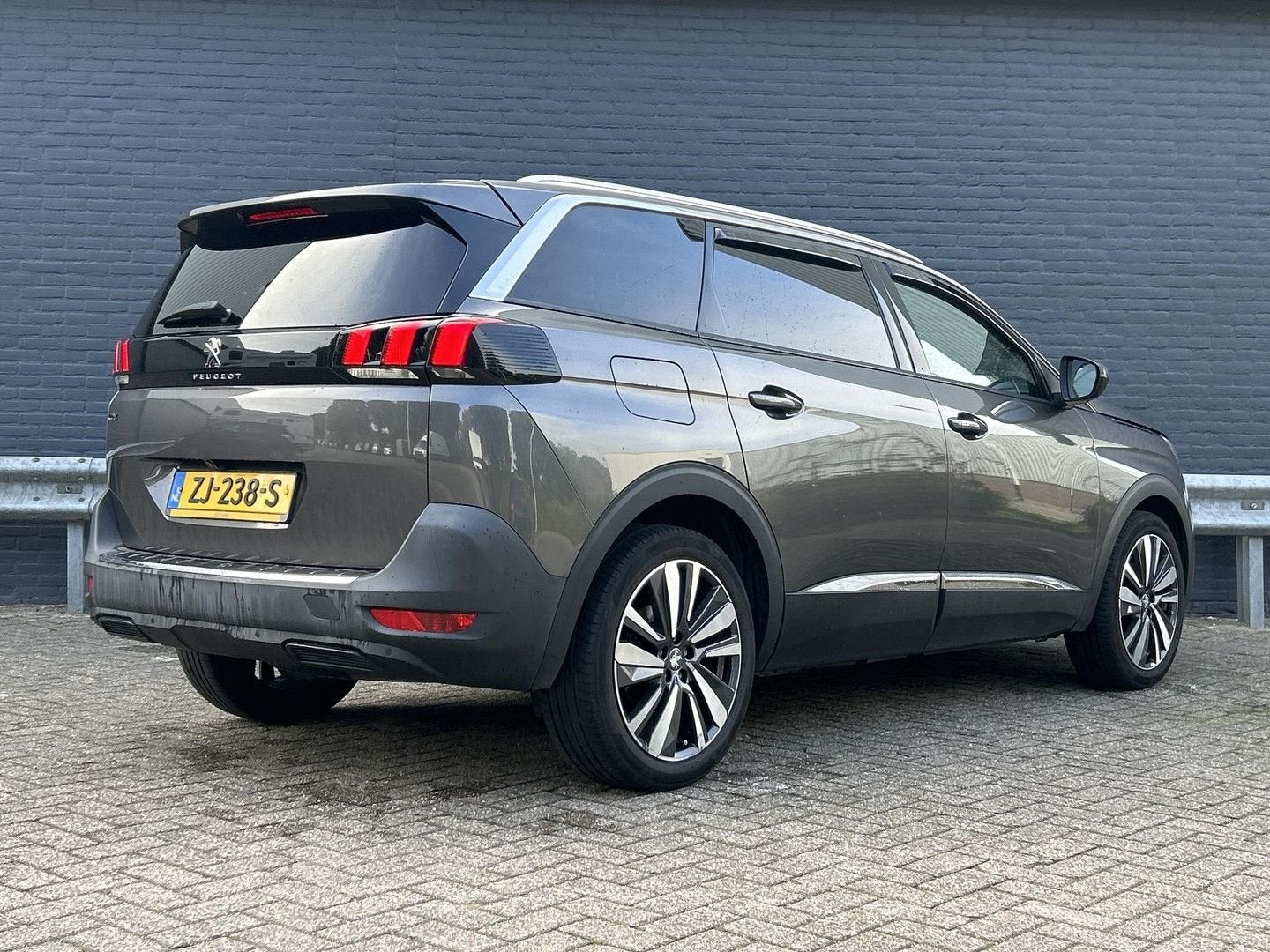 Peugeot 5008 1.2 PureTech Blue Lease Premium, Auto's, 118 g/km, Zwart, Bedrijf, Handgeschakeld