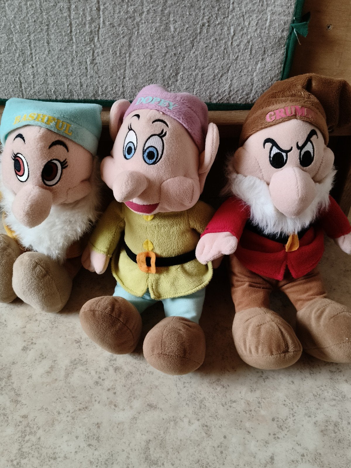 drie knuffels dwergen sneeuwwitje  3€ stuk, Ophalen