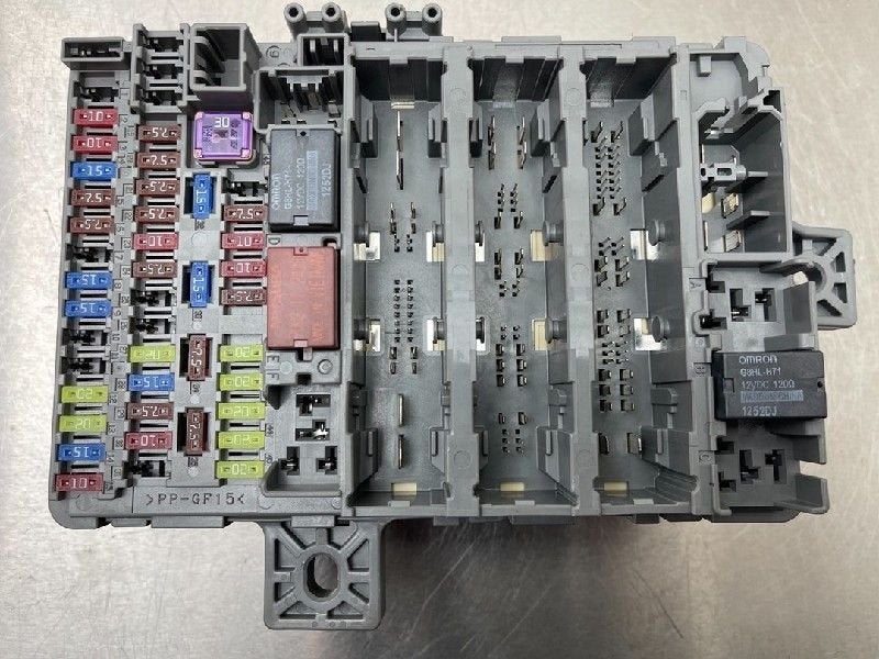 BOITIER FUSIBLES Honda Civic (FK1 / 2/3) (|TV0G220|), Autos : Pièces & Accessoires, Utilisé, Honda