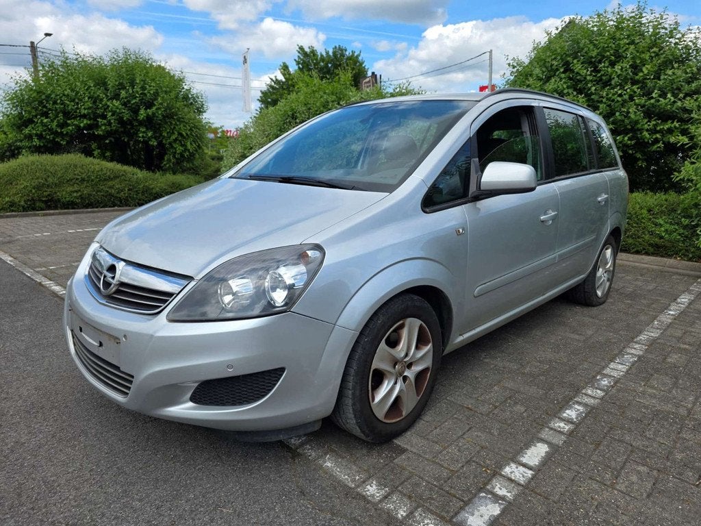Opel Zafira 1.6 ESSENCE 115CV - 7 PLACES (bj 2013), Voorwielaandrijving, Euro 5, Stof, Gebruikt