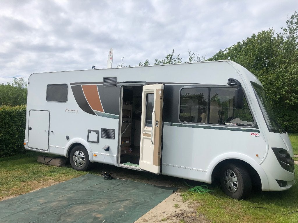 Bürstner Integral Harmony Line, Caravans en Kamperen, Caravans, Hefbed, Rondzit, 7 tot 8 meter, Particulier