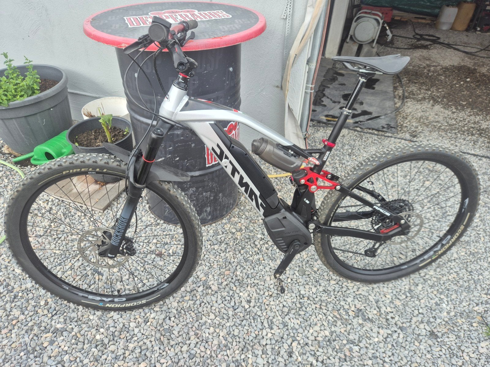 Vélo fantic tout neuf presque jamais rouler 282km,, Enlèvement