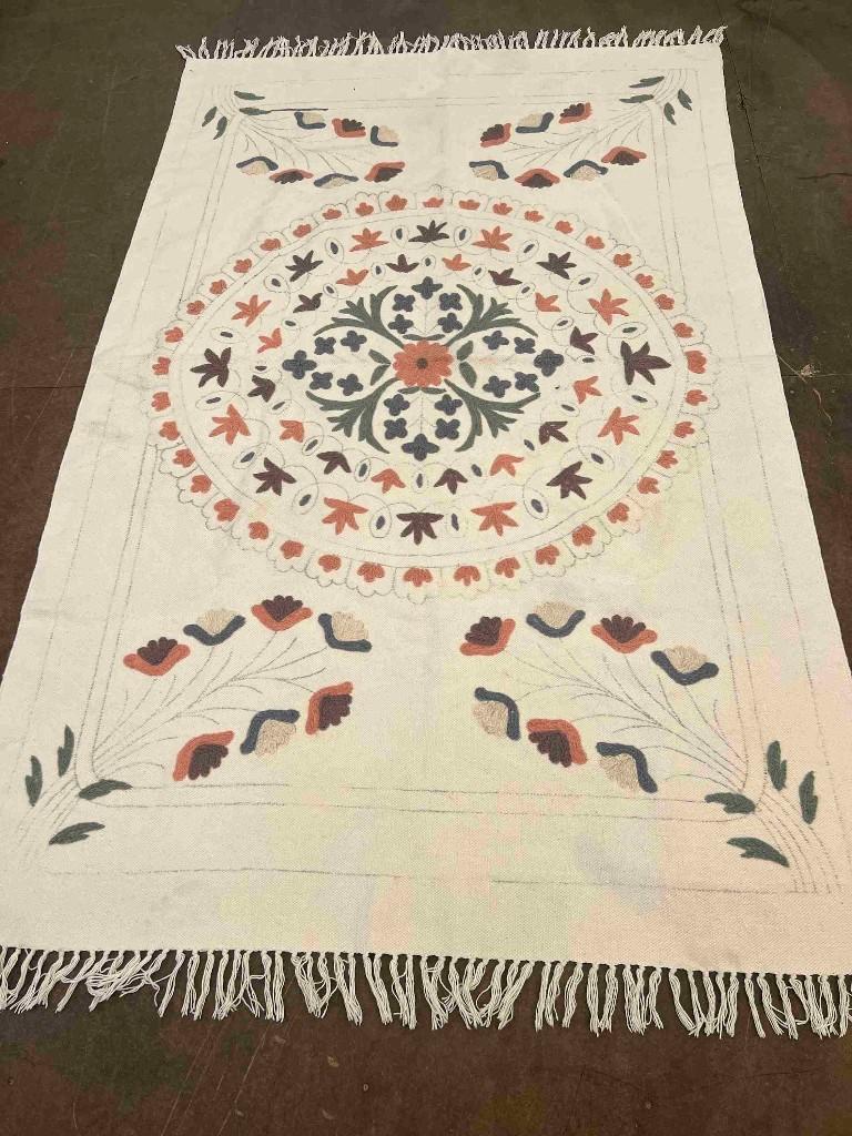 Nappe fleurie brodée 202/130 cm, Maison & Meubles, Nappes, Utilisé, Envoi