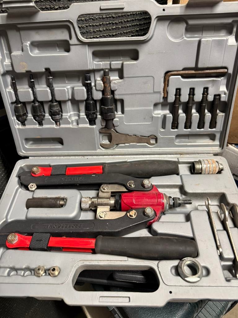 Kit pince à riveter et à sertir écrous NCG - Coffret complet, Doe-het-zelf en Bouw, Gereedschap | Handgereedschap, Zo goed als nieuw