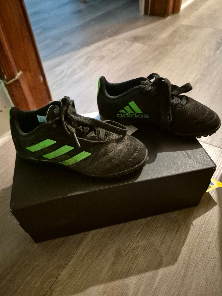 Chaussure de foot Adidas, Enlèvement ou Envoi, Taille XS ou plus petite, Utilisé, Chaussures