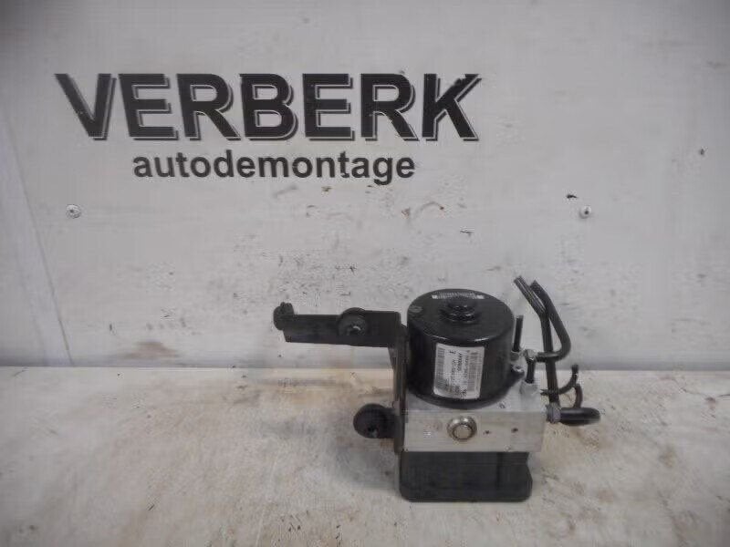 ABS POMP Ford Focus 2 C+C (01-2006/09-2010) (8m51-2c405-ca), Enlèvement ou Envoi, Henry-Ford-Straße 1 50735 Köln, DE, Ford-Werke GmbH