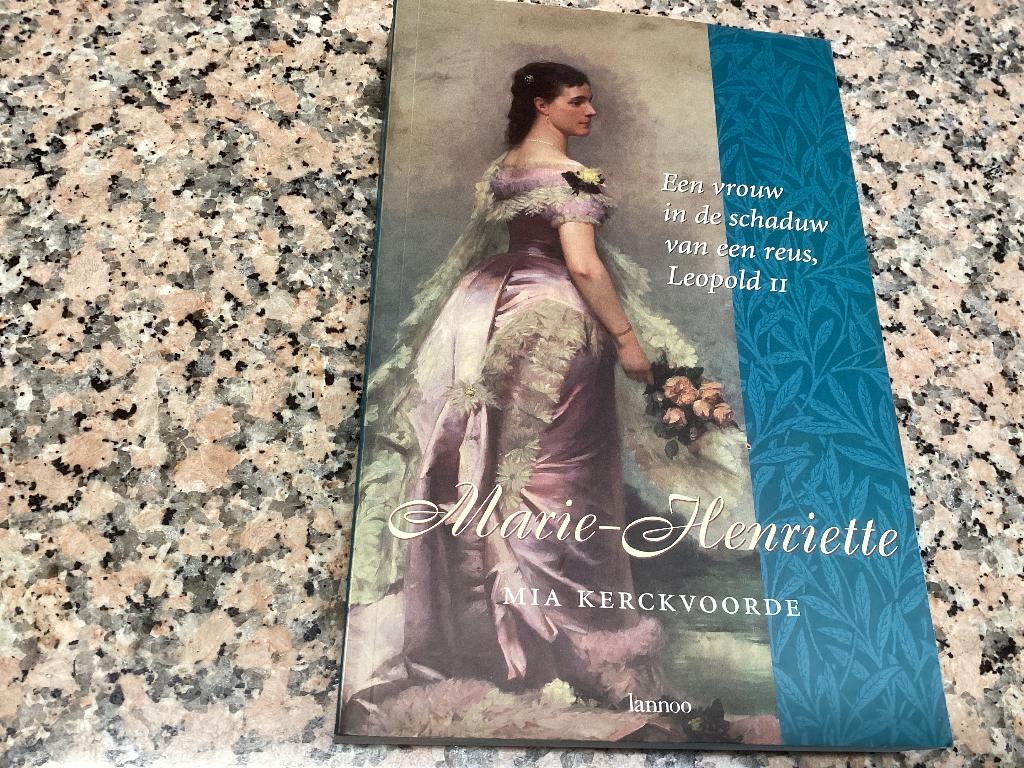 MARIE-HENRIETTE. Mia Kerckhove. Een vrouw in de schaduw, Enlèvement ou Envoi, 20e siècle ou après, Comme neuf