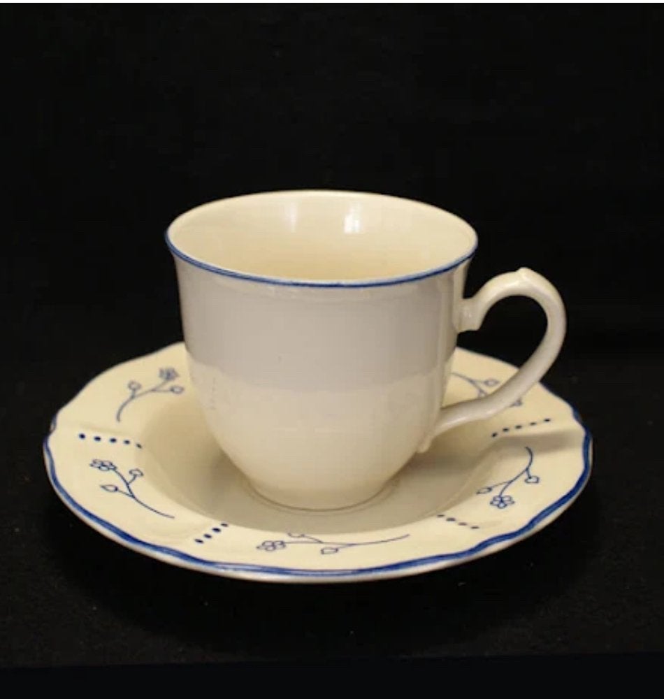 Gezocht : Klenod servies Ikea wit met fijn blauw bloem, Collections, Porcelaine, Cristal & Couverts, Enlèvement, Comme neuf
