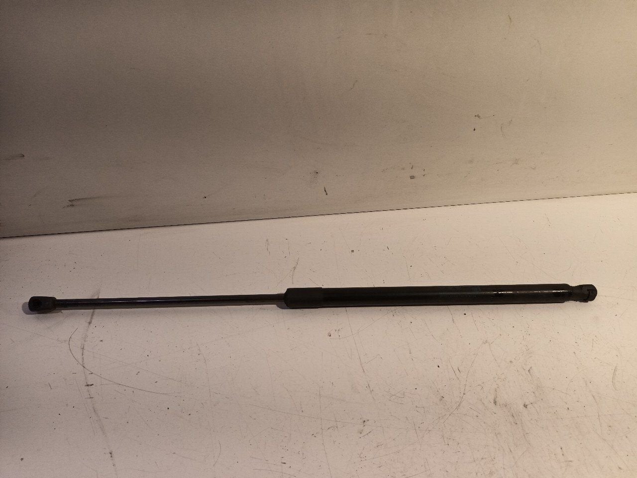 Gasdrukveer links achter Opel Insignia, Onderdelen@venauto.nl, Van der Ven Autorecycling B.V., Gebruikt, Ettenseweg 76, 4706 PB Roosendaal, The Netherlands
