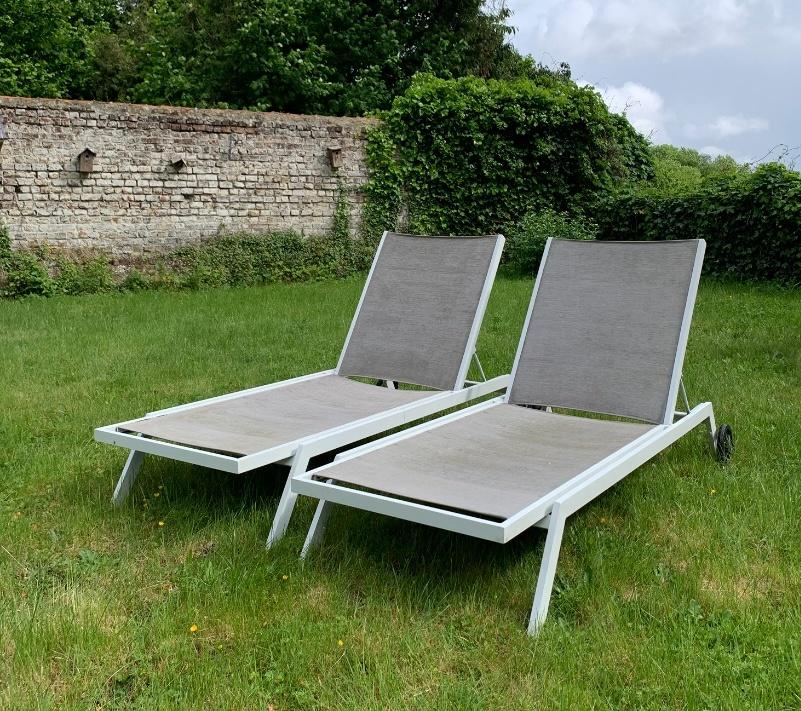 2 prachtige ligstoelen van aluminium en textileen, Tuin en Terras, Ligbedden, Ophalen, Gebruikt, Aluminium, Verstelbaar