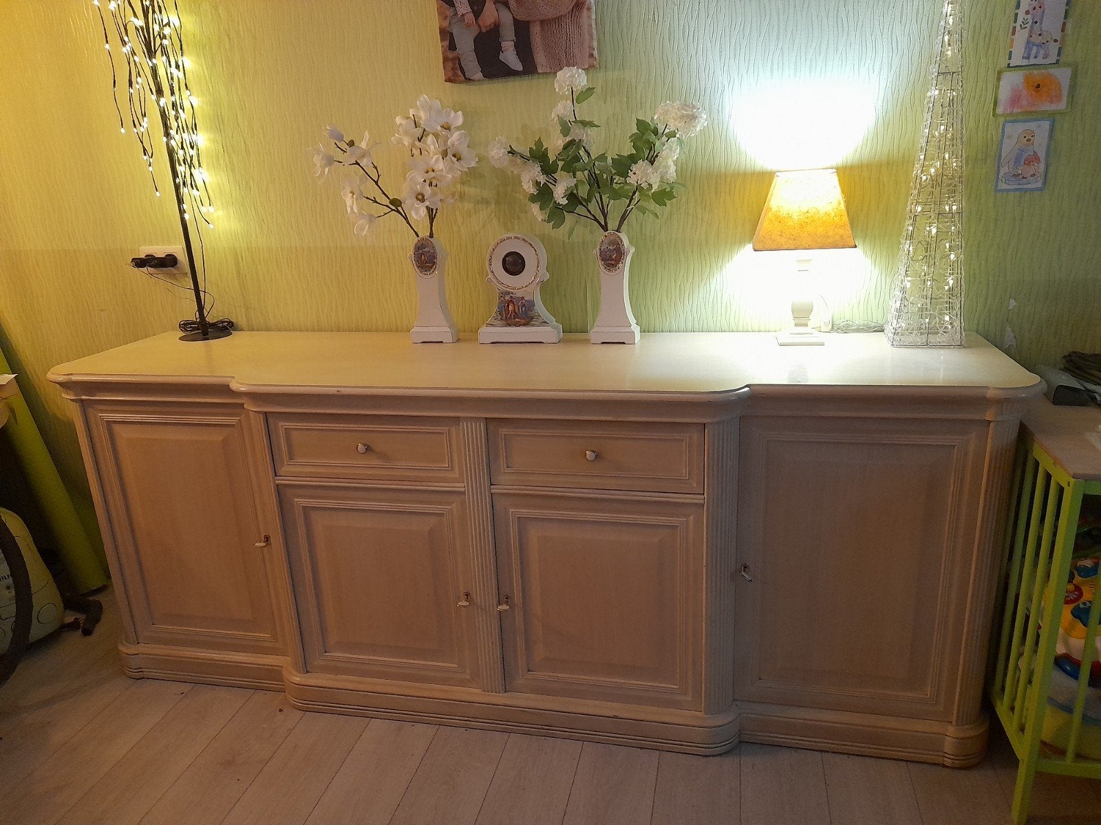 buffet en chêne entier. couleur beige rosé 2m30, Avec tiroir(s), 200 cm ou plus, Landelijk, Enlèvement