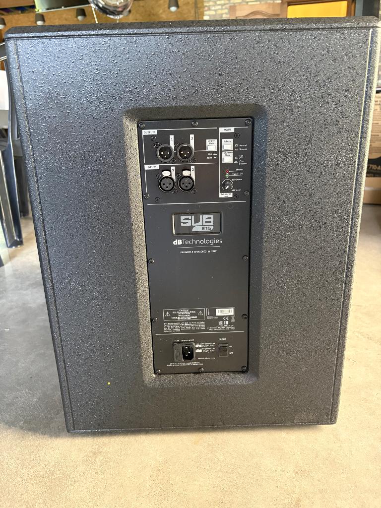 Subwoofer dbTechnologies Sub615, Subwoofer, Zo goed als nieuw, 120 watt of meer, Ophalen