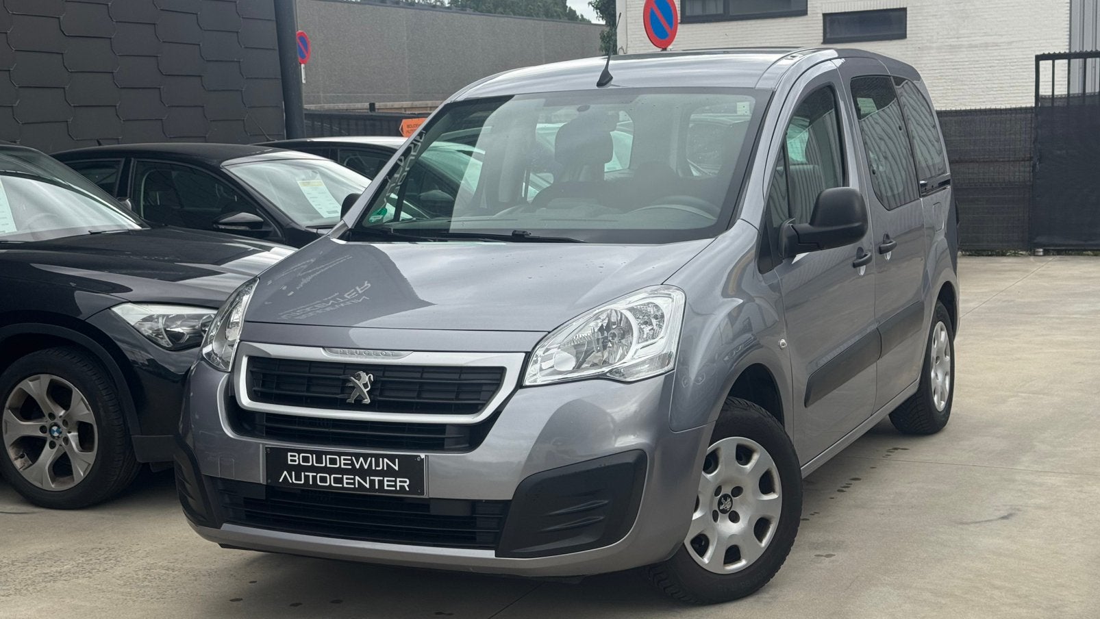 Peugeot Partner 1.4Benzine 2018 115.xxxkm Garantie Topstaat, Voorwielaandrijving, Zwart, Handgeschakeld, 5 deurs
