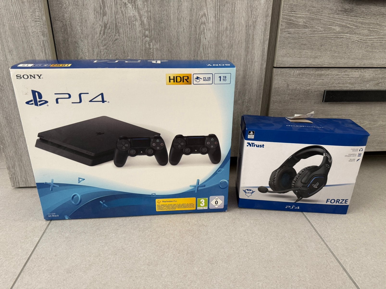 Ps4 1TB met 2 controllers, Ophalen, Gebruikt