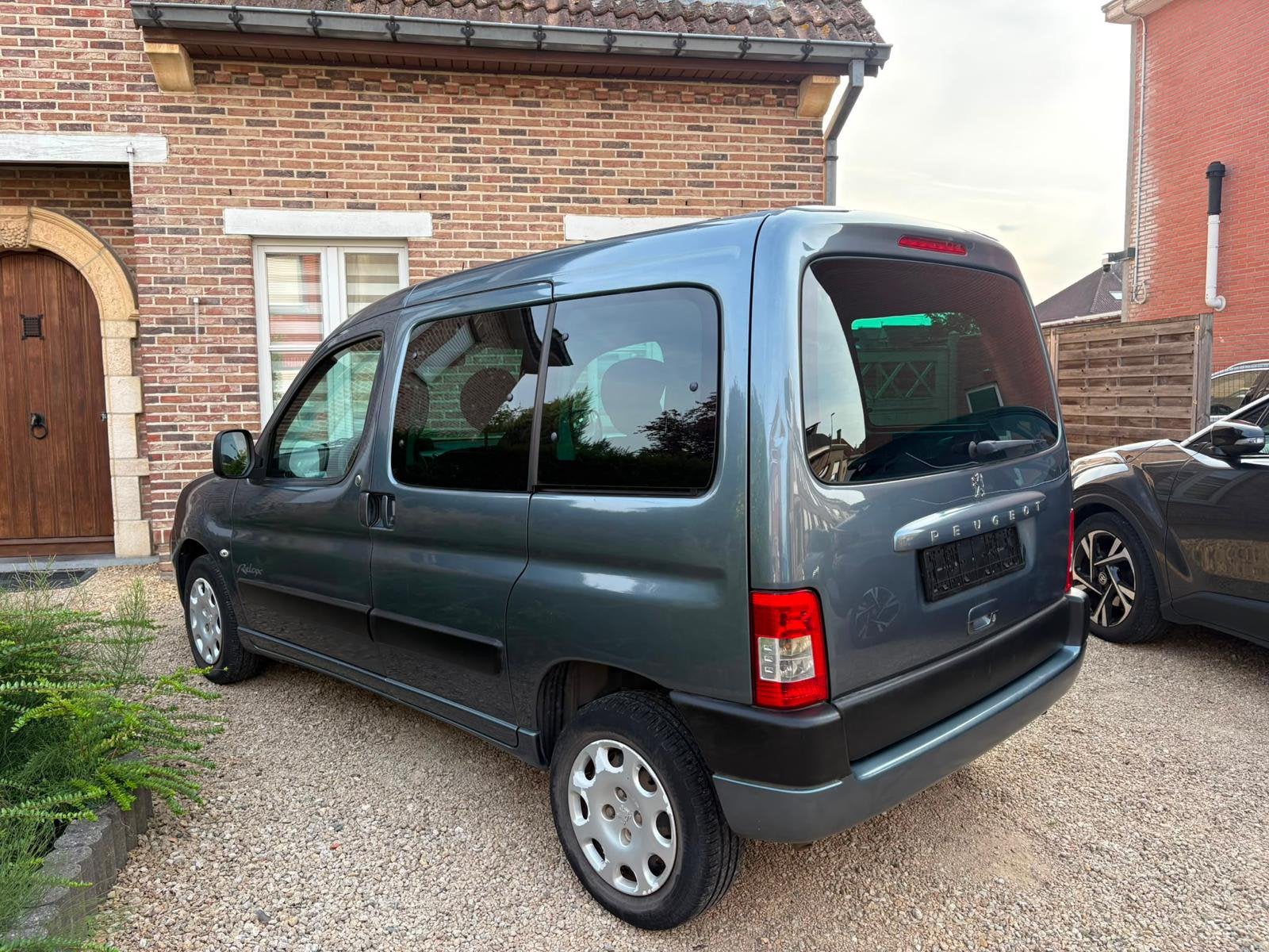 Peugeot Partner 1.4i essence Climatiseur Relax, Autos, Argent ou Gris, Achat, Entreprise, Noir