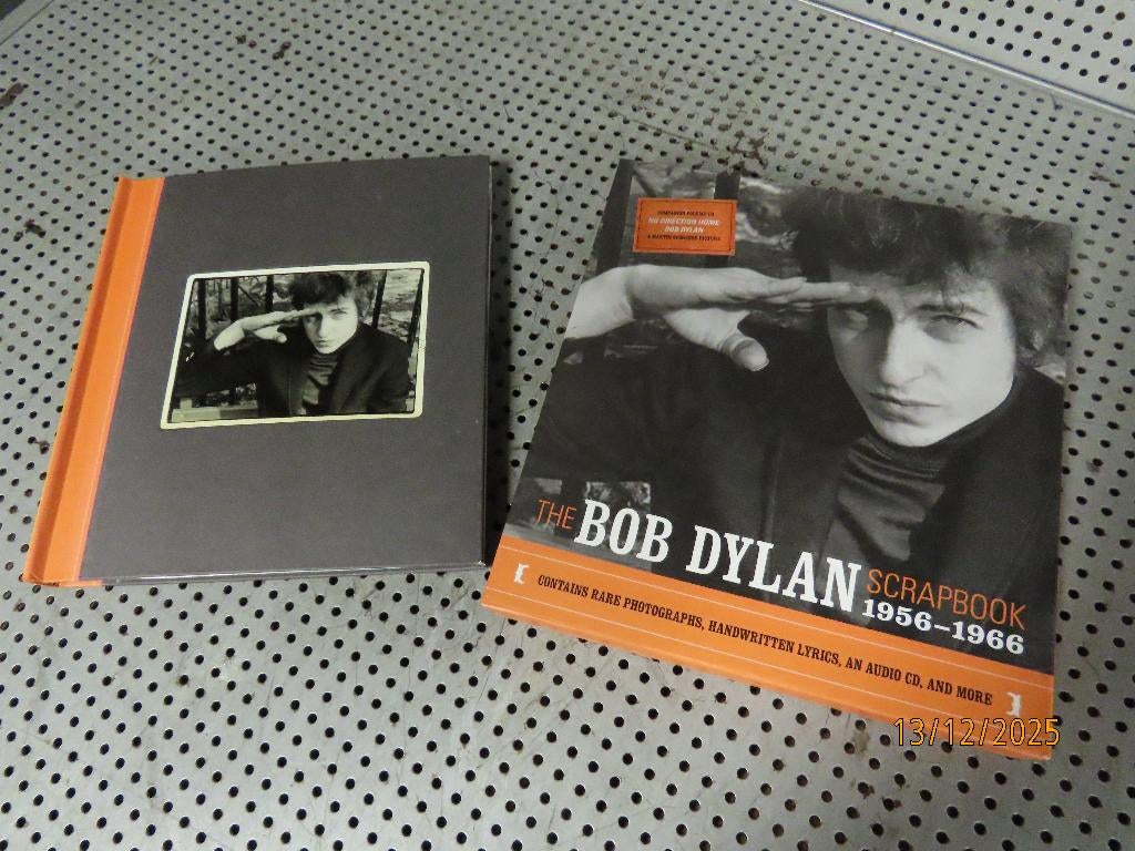 The Bob Dylan Scrapbook 1956-1966 Collector Item + CD, Ophalen of Verzenden, Zo goed als nieuw