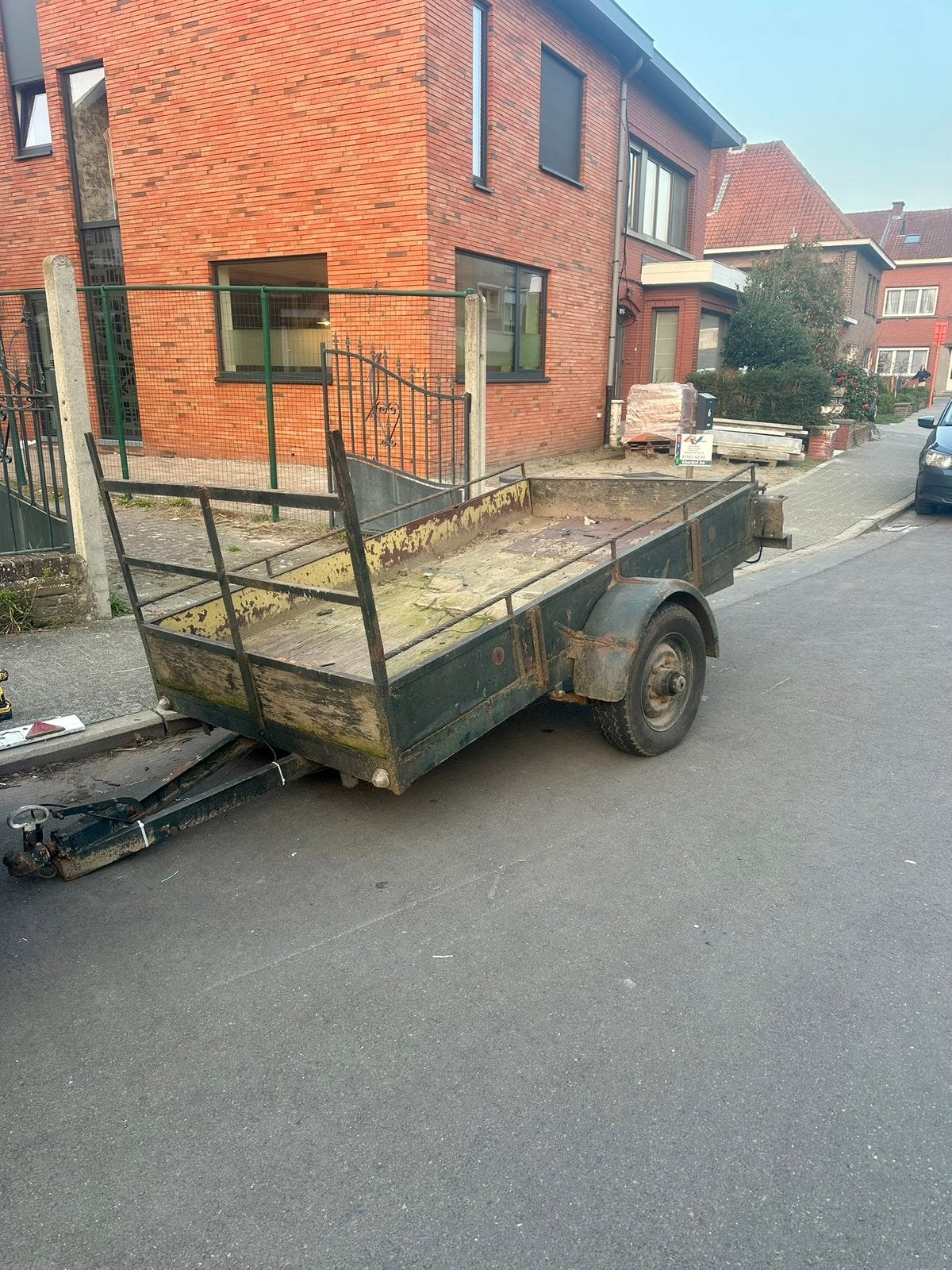 Enkel as aanhangwagen, Ophalen, Zo goed als nieuw
