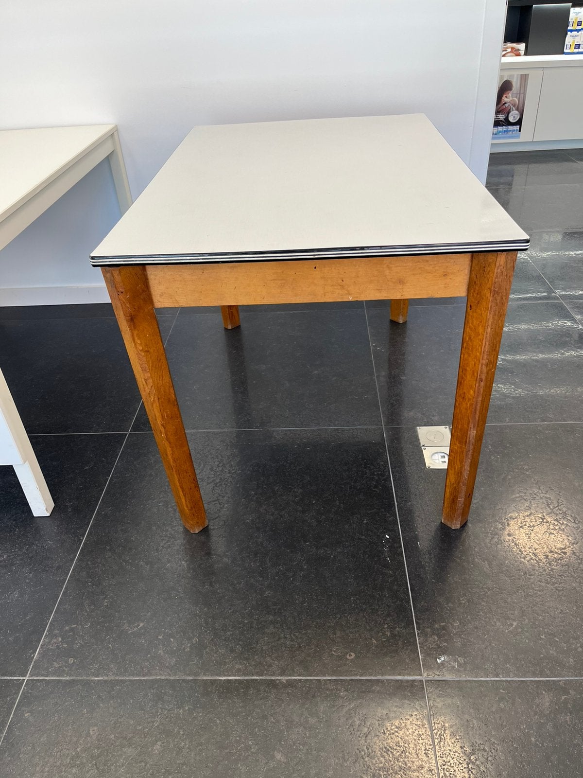 Stevige tafel, Huis en Inrichting, Ophalen, Zo goed als nieuw
