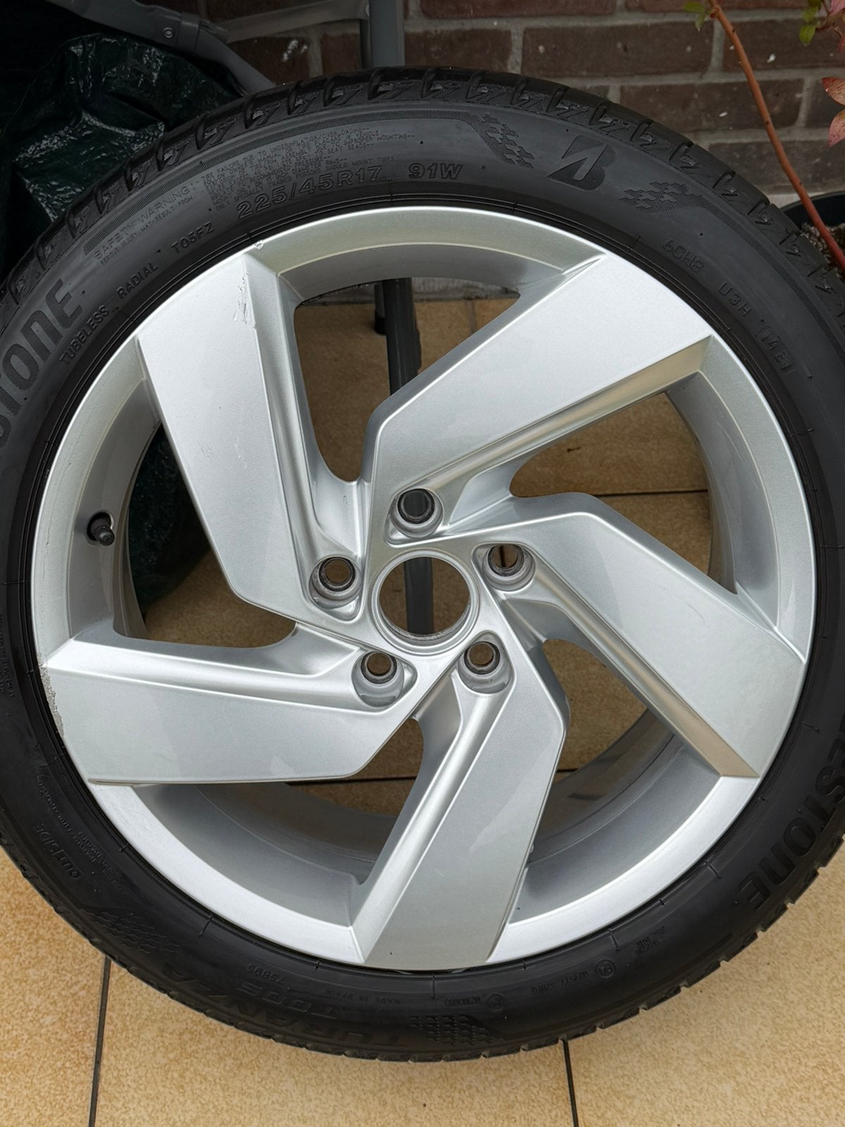 Originele velgen en banden vw golf 8 GTE 2022, Enlèvement, Pneu(s)