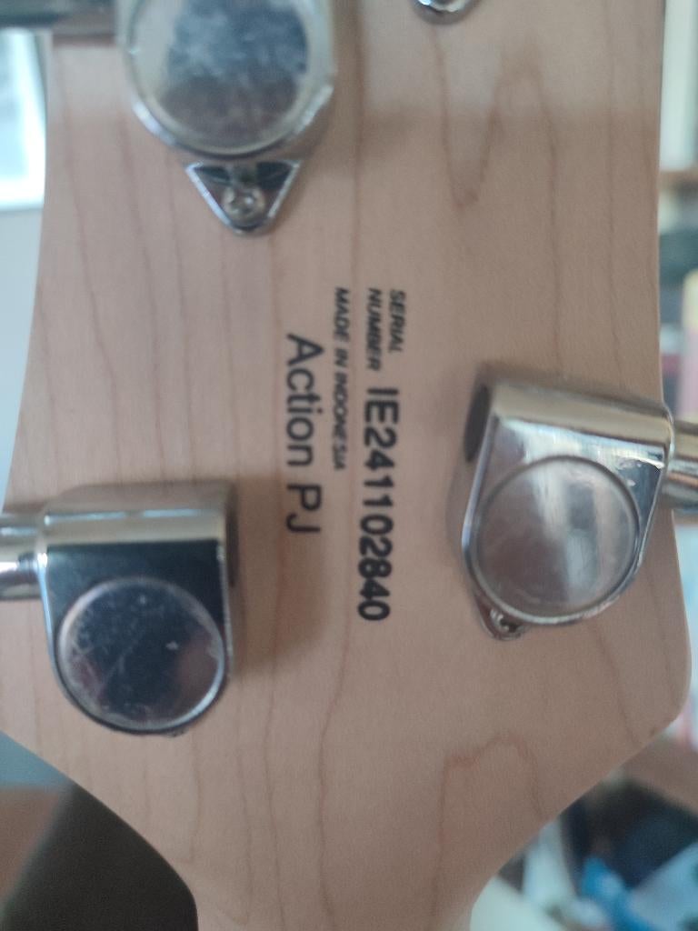 Guitare basse, Musique & Instruments, Instruments à corde | Guitares | Basses, Enlèvement, Comme neuf, Électrique