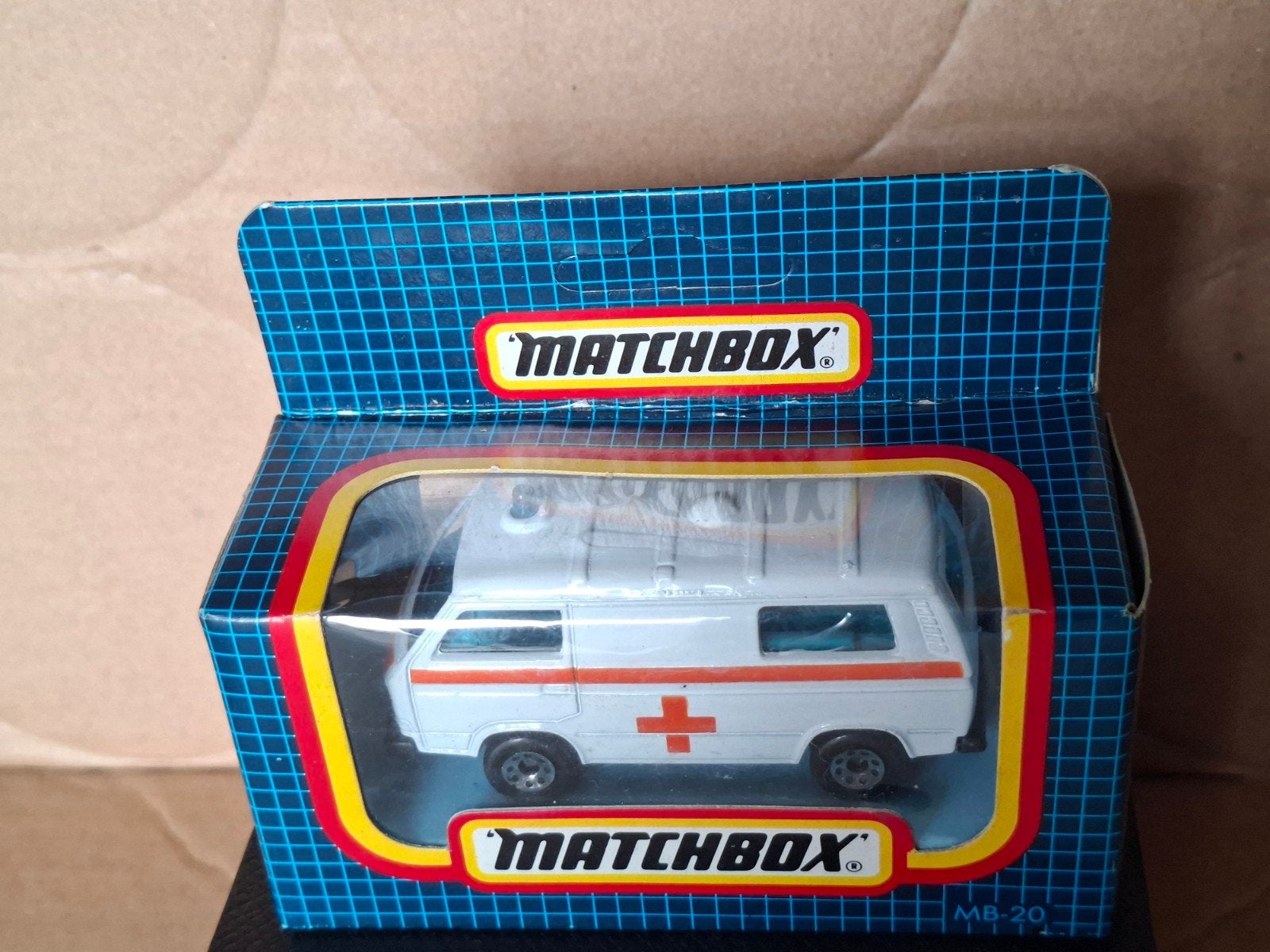 VW T3 ziekenwagen nieuw in gesloten verpakking, Ophalen of Verzenden, Nieuw, Bus of Vrachtwagen, Matchbox